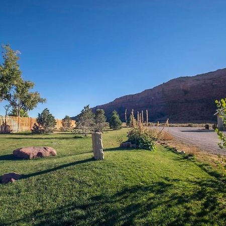 Redrock Moab Tiny House W Large Loft Site 8 Villa Exterior photo